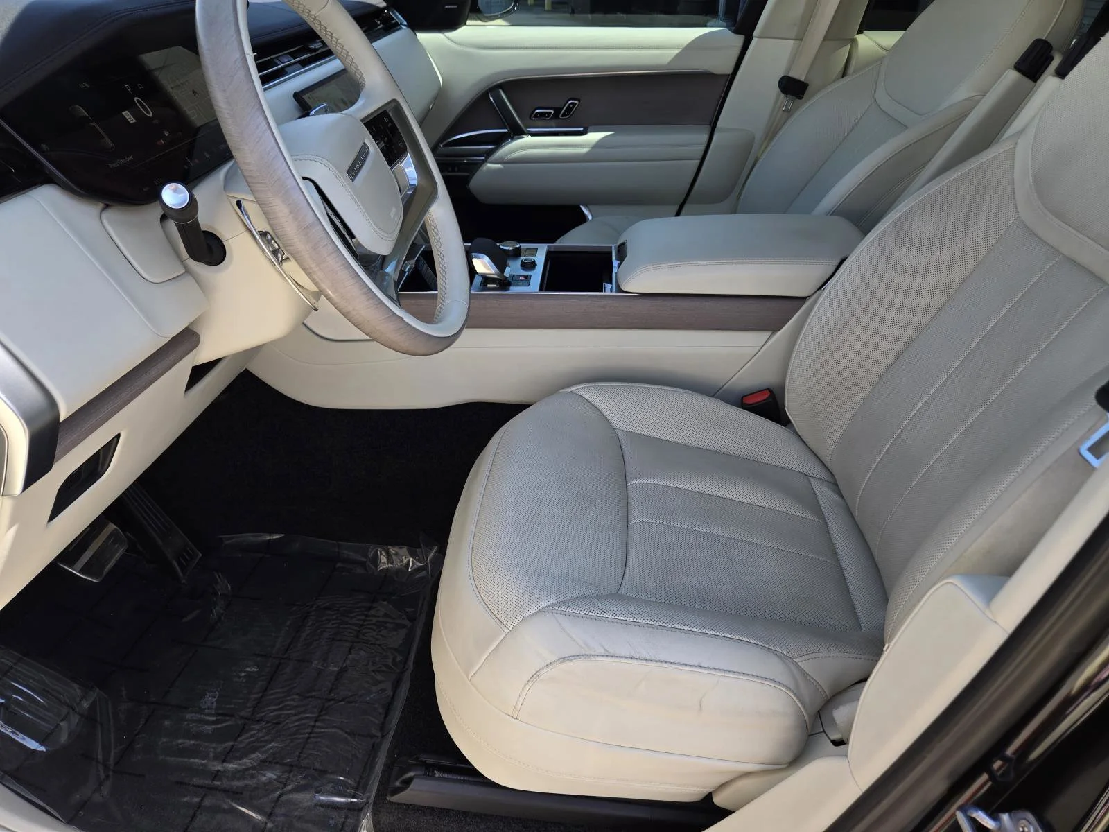 Used 2023 Santorini Black Land Rover SE image 25