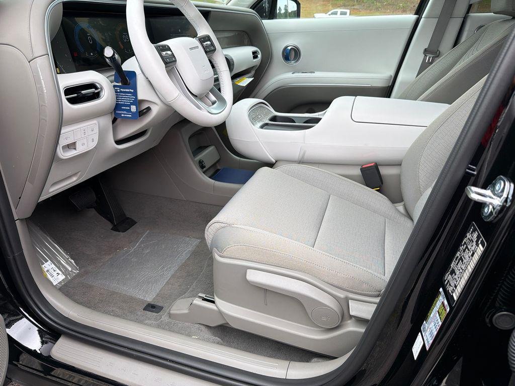 New 2026 Black Hyundai SE FWD image 9