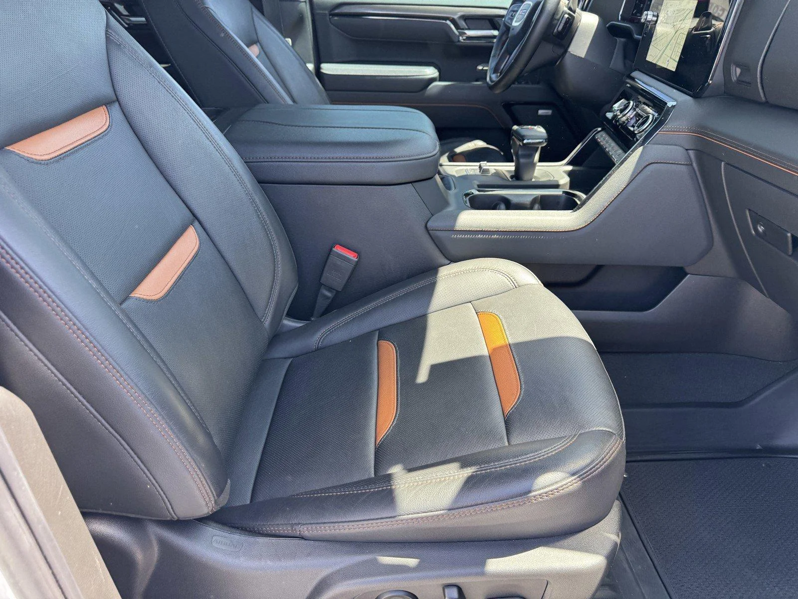 Used 2025 Summit White GMC AT4 image 8