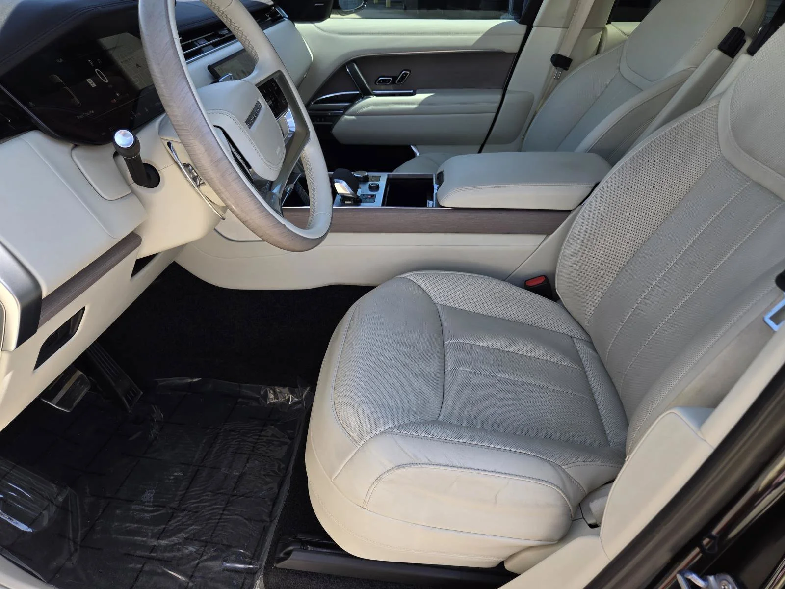 Used 2023 Santorini Black Land Rover SE image 25