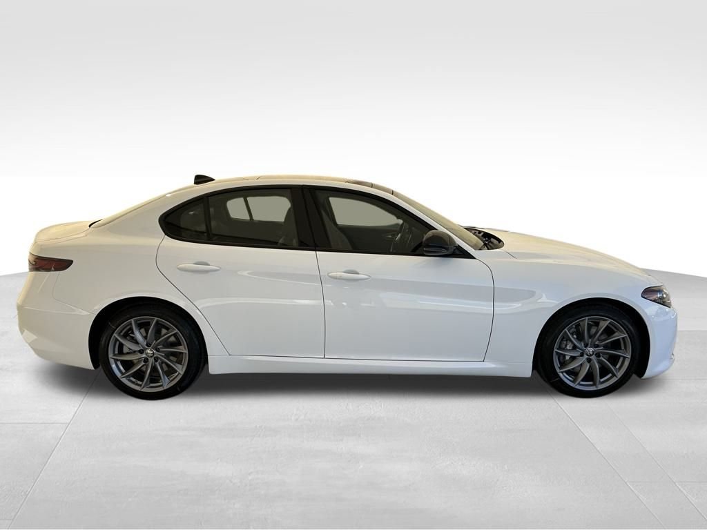 2025 Alfa Romeo Giulia Base - Photo 4