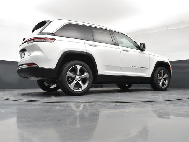 New 2026 Bright White Clear-Coat Exterior Paint Jeep Limited image 24