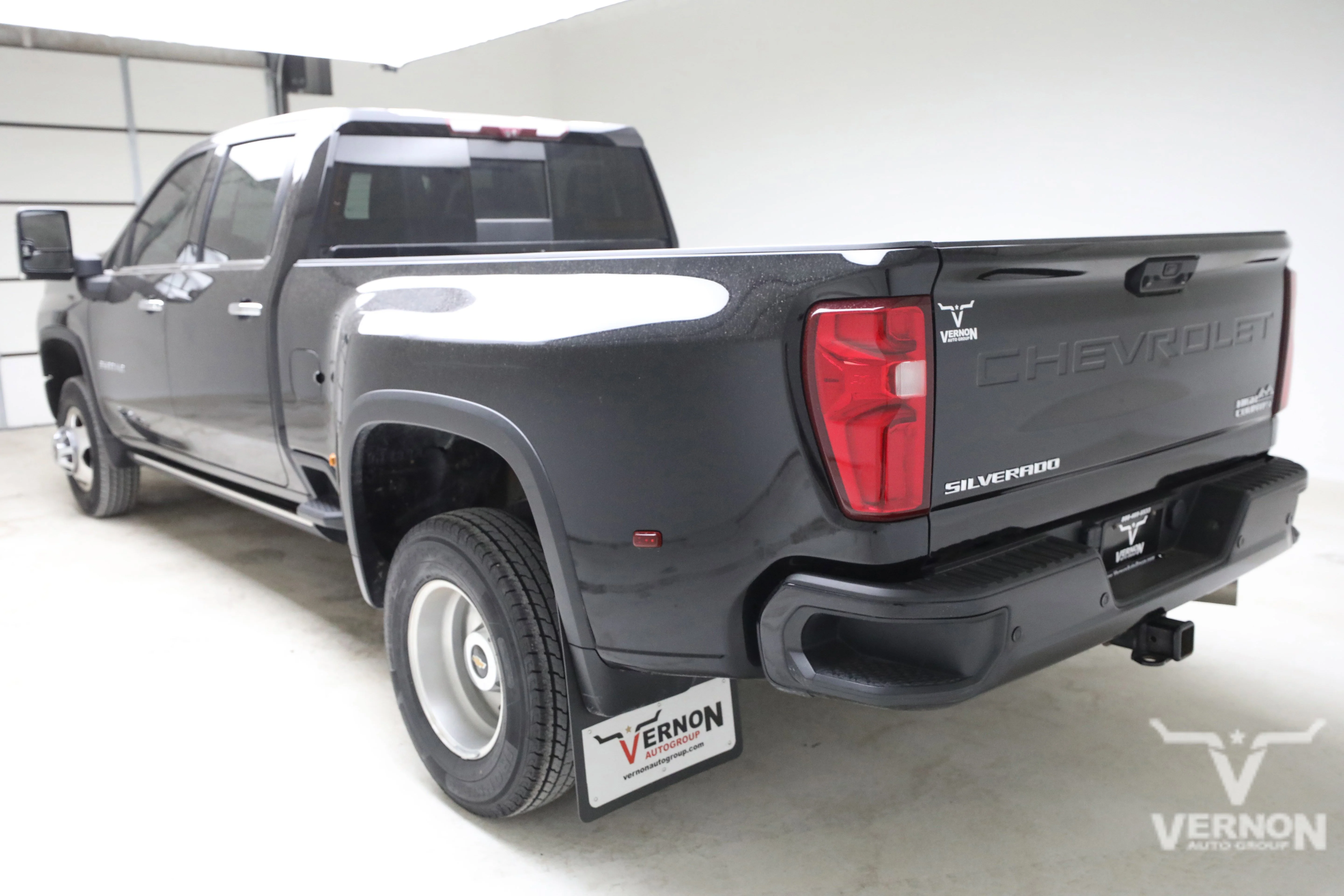 Pre-Owned 2023 Chevrolet Silverado 3500HD DRW High Country Crew Cab 4x4