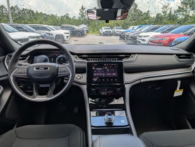 New 2026 Bright White Clear-Coat Exterior Paint Jeep Laredo X image 27