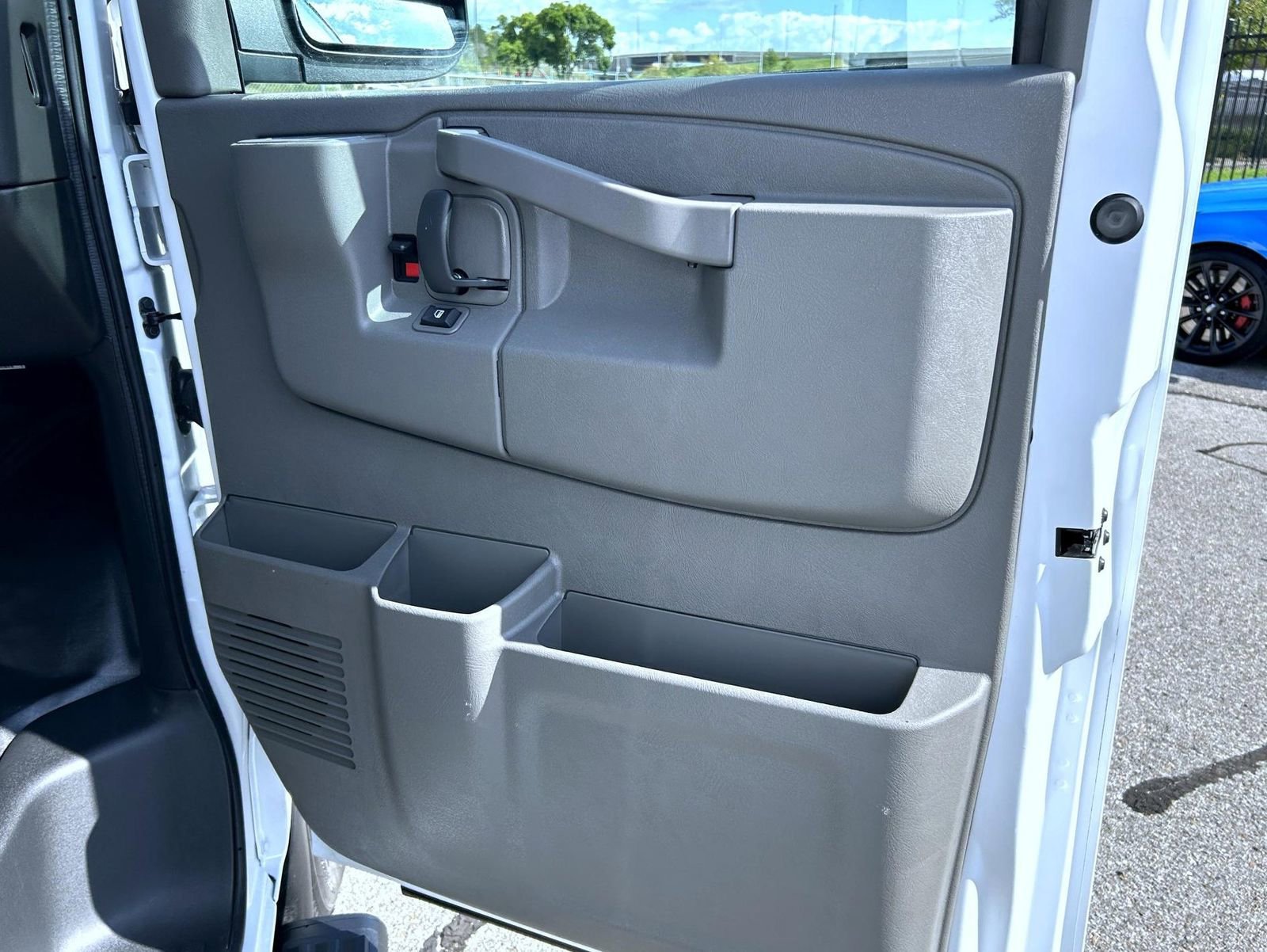 2025 Chevrolet Express Cargo Work Van - Photo 16