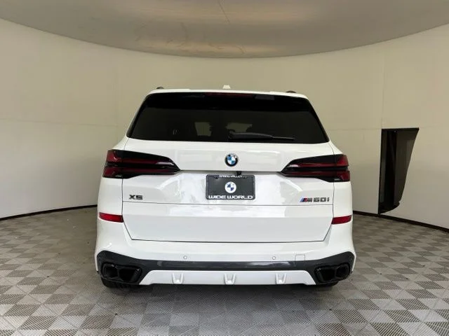 Used 2024 White BMW M60i image 6