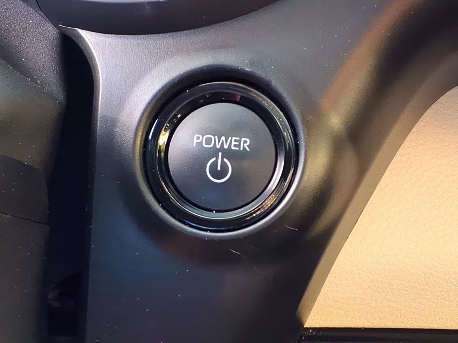 Used 2026 Wind Chill Pearl Toyota Limited image 25