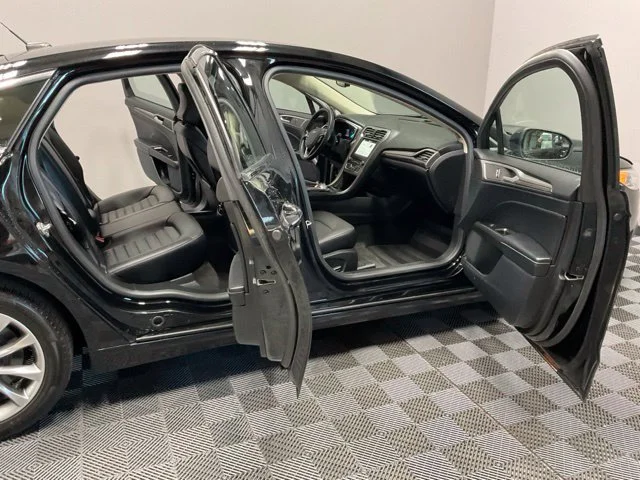 Used 2018 Black Ford SE Luxury image 21