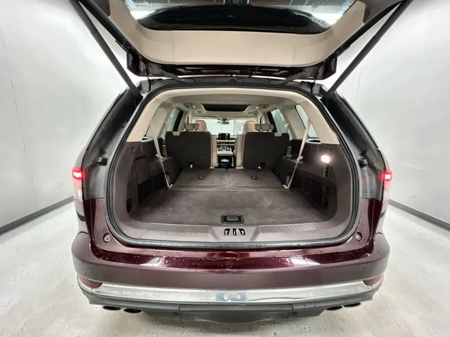 Used 2020 Red Lincoln Reserve image 26
