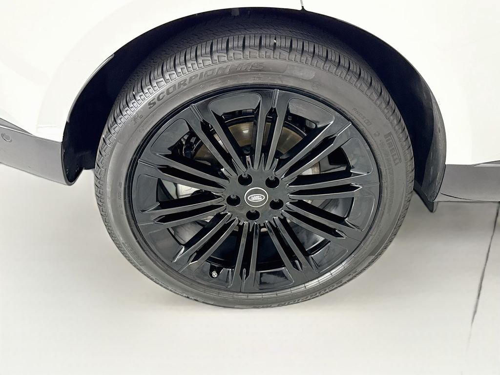 Certified Used 2025 Fuji White Land Rover SE image 32