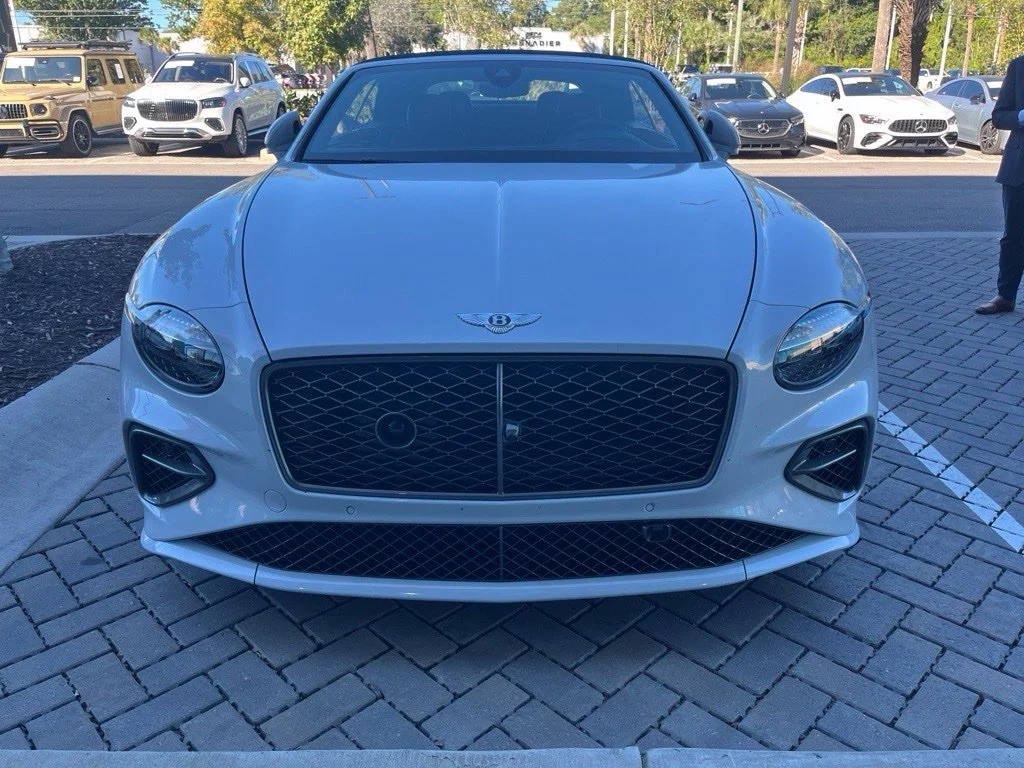Used 2025  Bentley Speed image 3