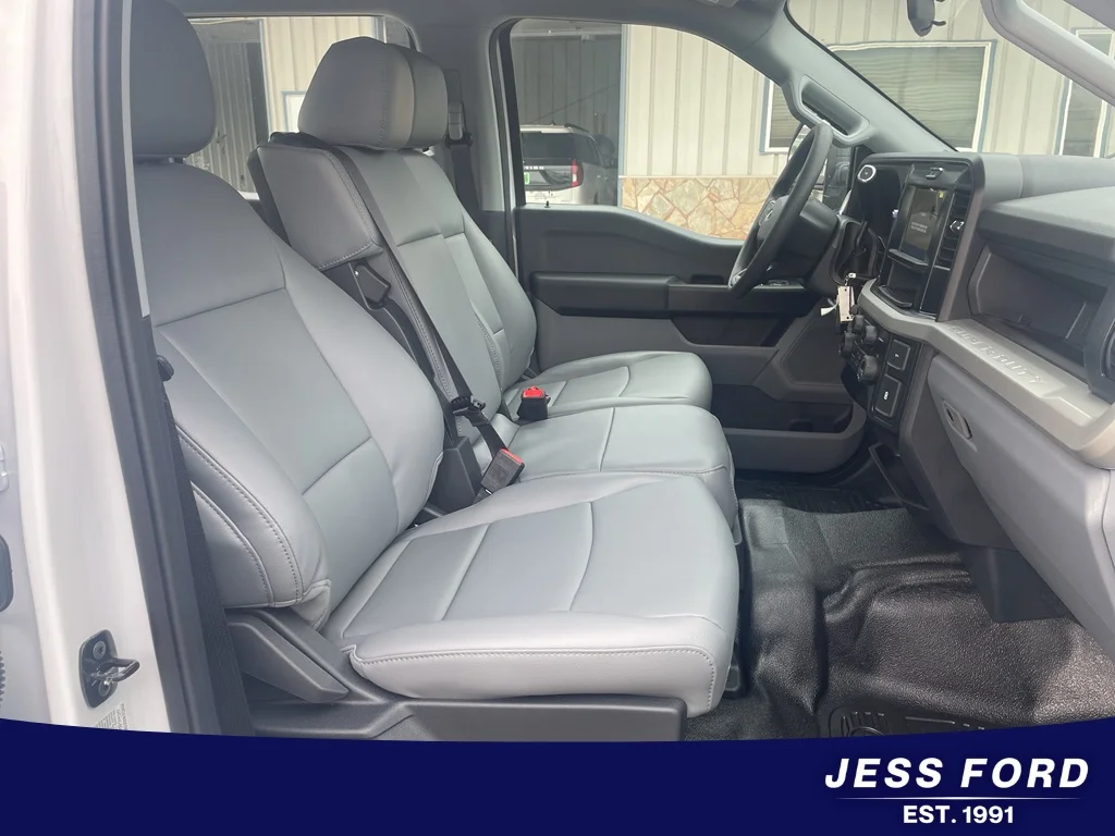 New 2026 Oxford White Ford F-350® XL image 15