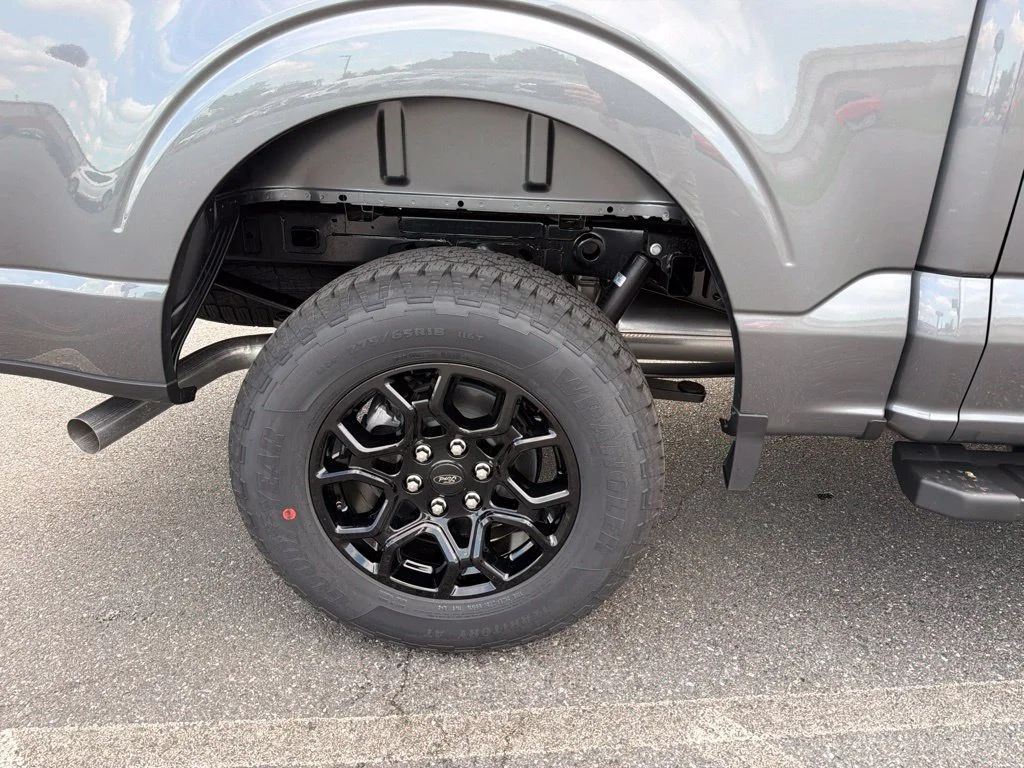 New 2026 Carbonized Gray Metallic Ford XLT image 5