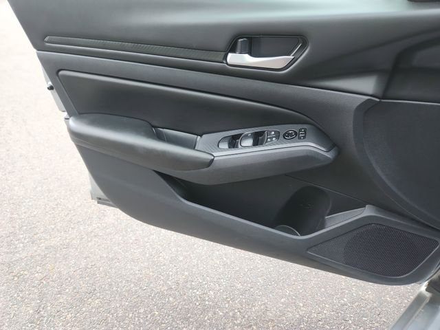 Used 2022 Silver Nissan 2.5 S image 7