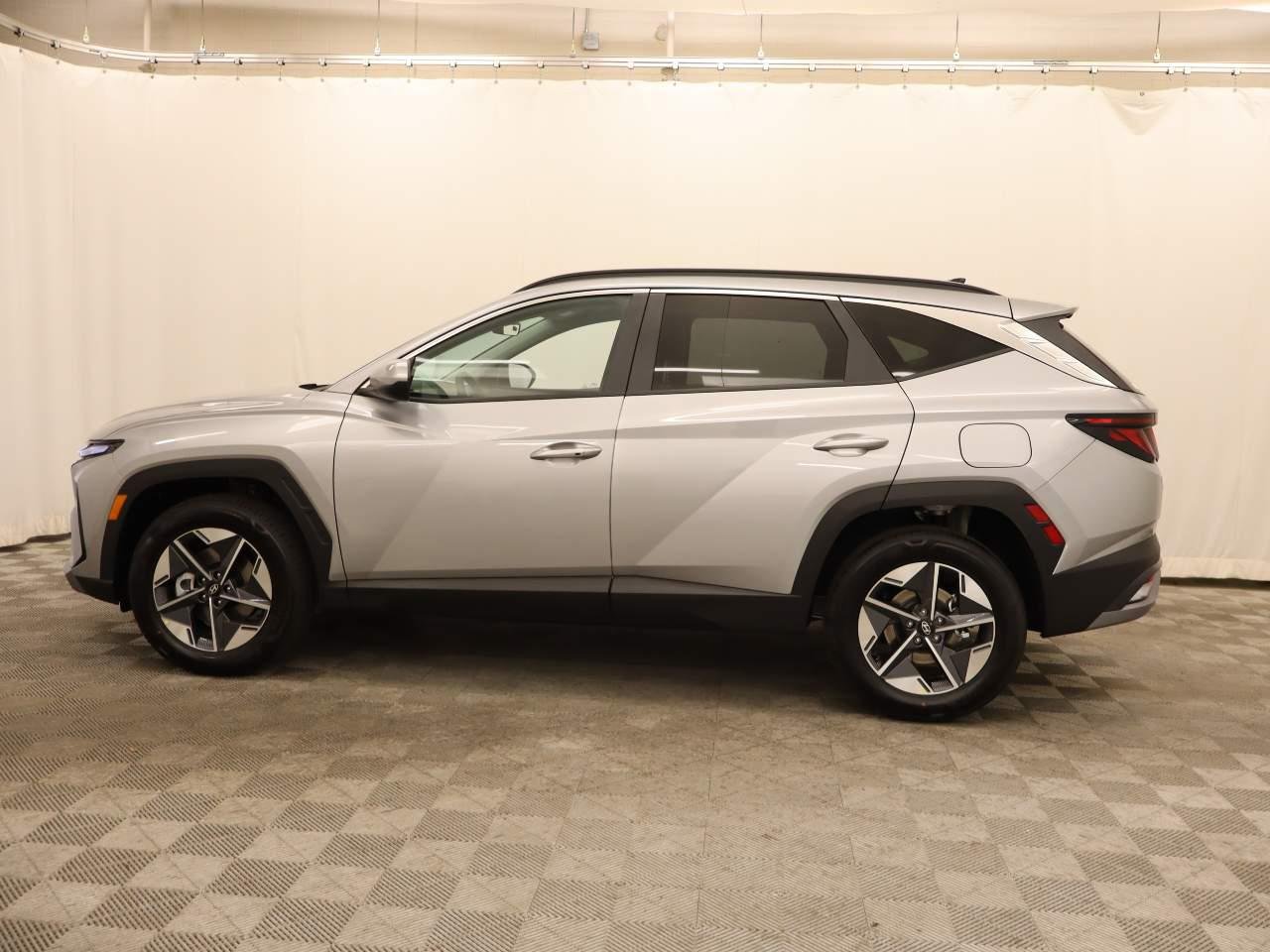 New 2026 Shimmering Silver Metallic Hyundai SEL AWD image 2