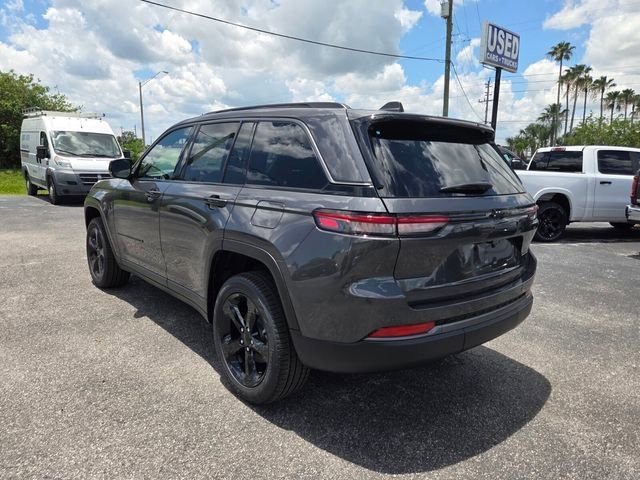 New 2026 Baltic Gray Metallic Clear-Coat Exterior Paint Jeep Limited image 8