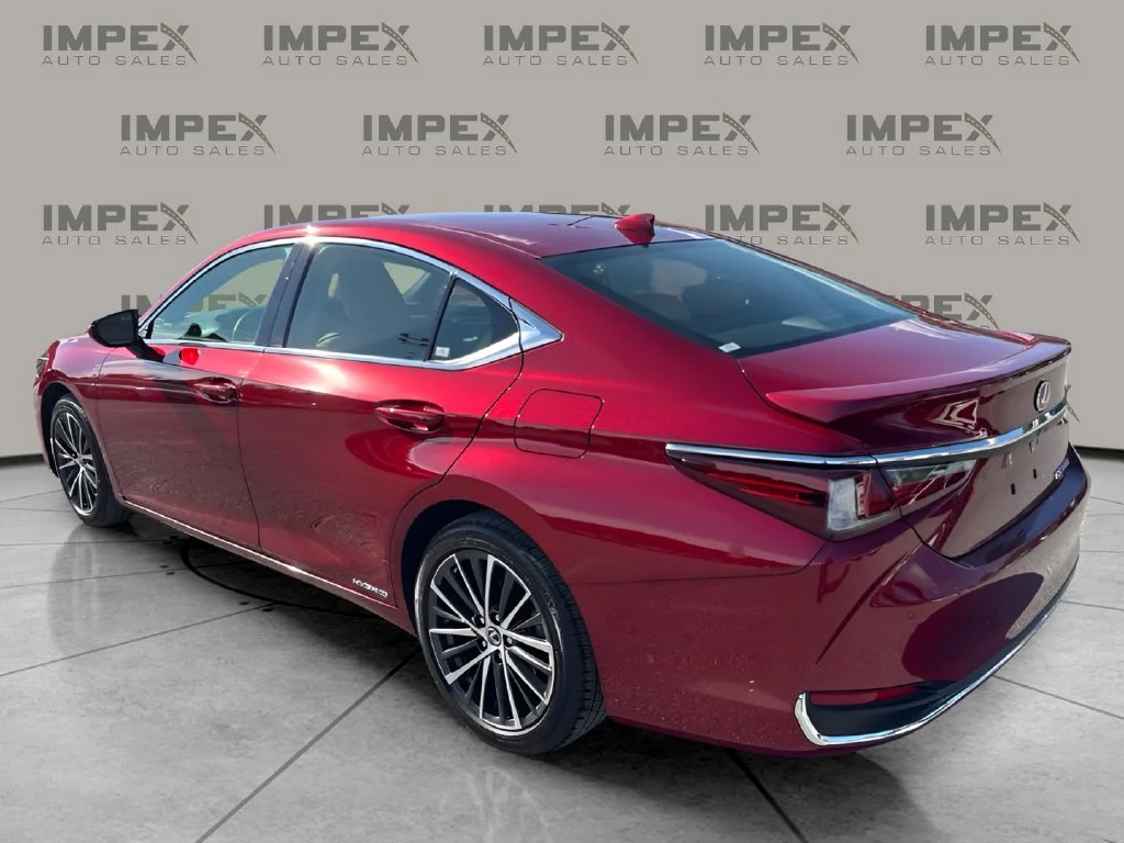 Used 2022 Red Lexus 300h image 3