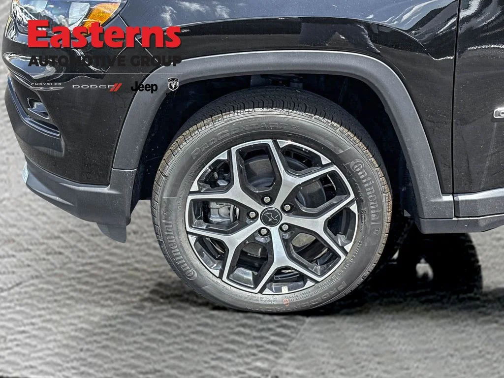 New 2026 Diamond Black Crystal Pearl-Coat Exterior Paint Jeep Limited image 9