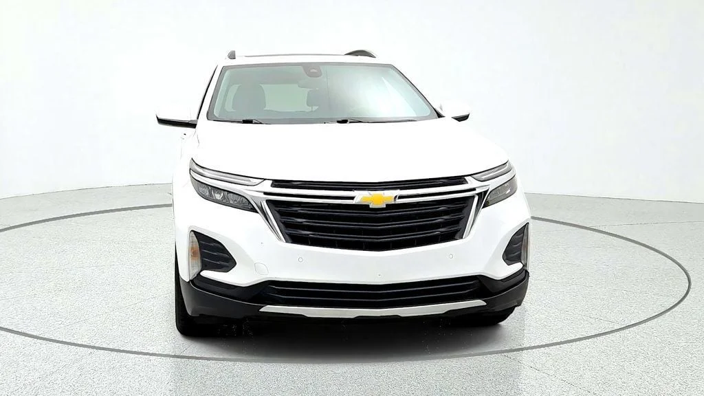 Used 2024 Summit White Chevrolet FWD 4dr LT w/1LT image 2