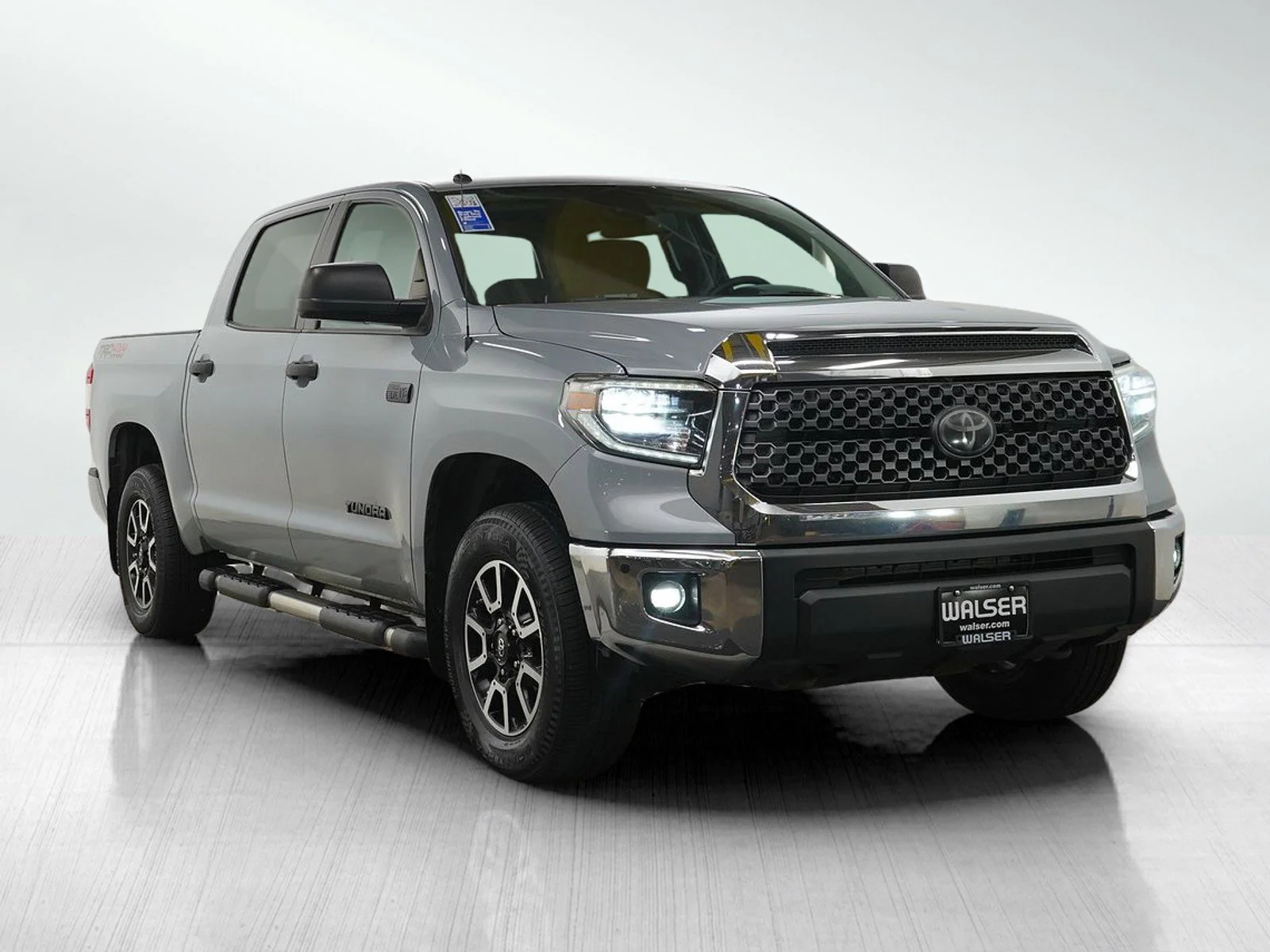 Used 2018 Cement Toyota SR5 image 7