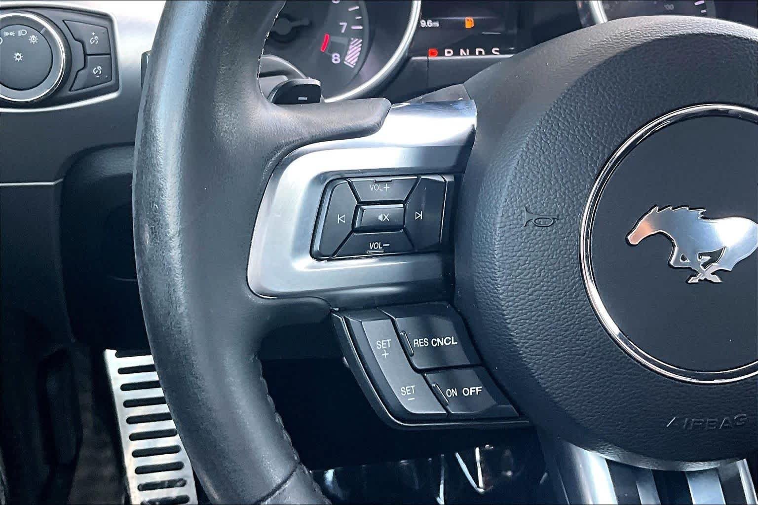 Used 2019 Magnetic Metallic Ford GT Premium image 21