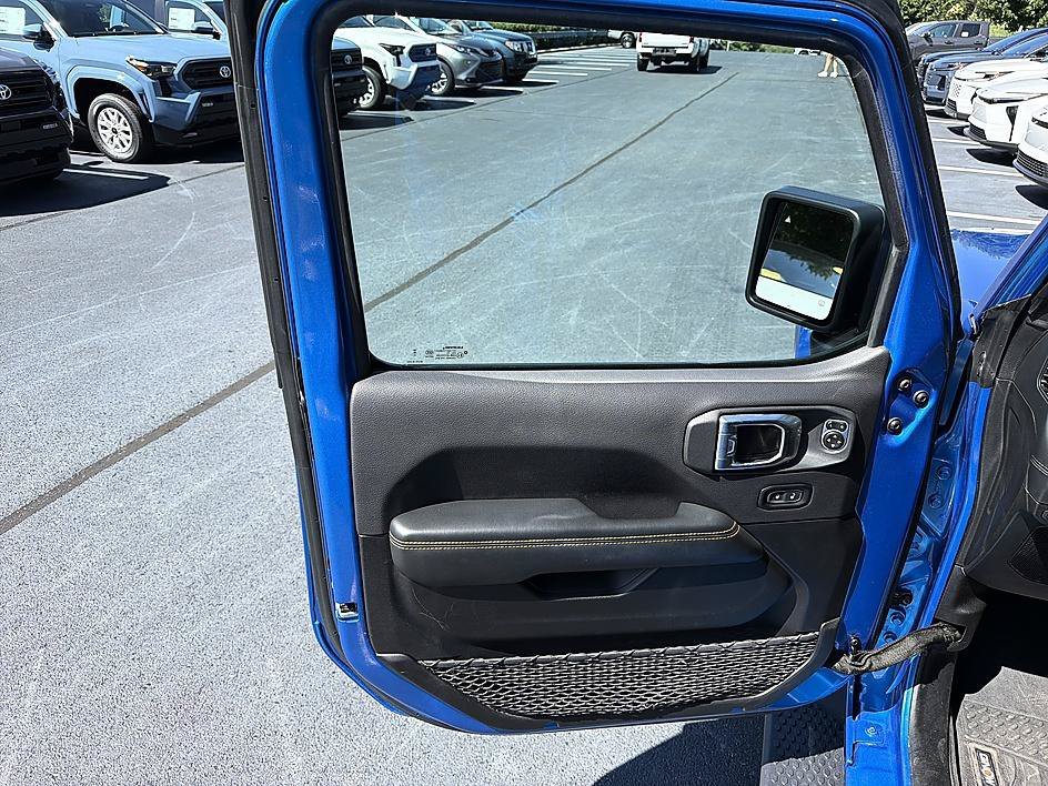 Used 2024 Hydro Blue Pearlcoat Jeep Sahara image 9