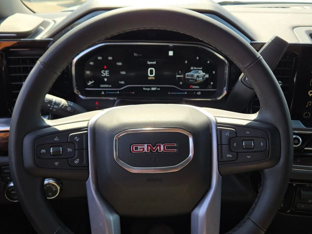 Used 2023 White GMC SLE image 31
