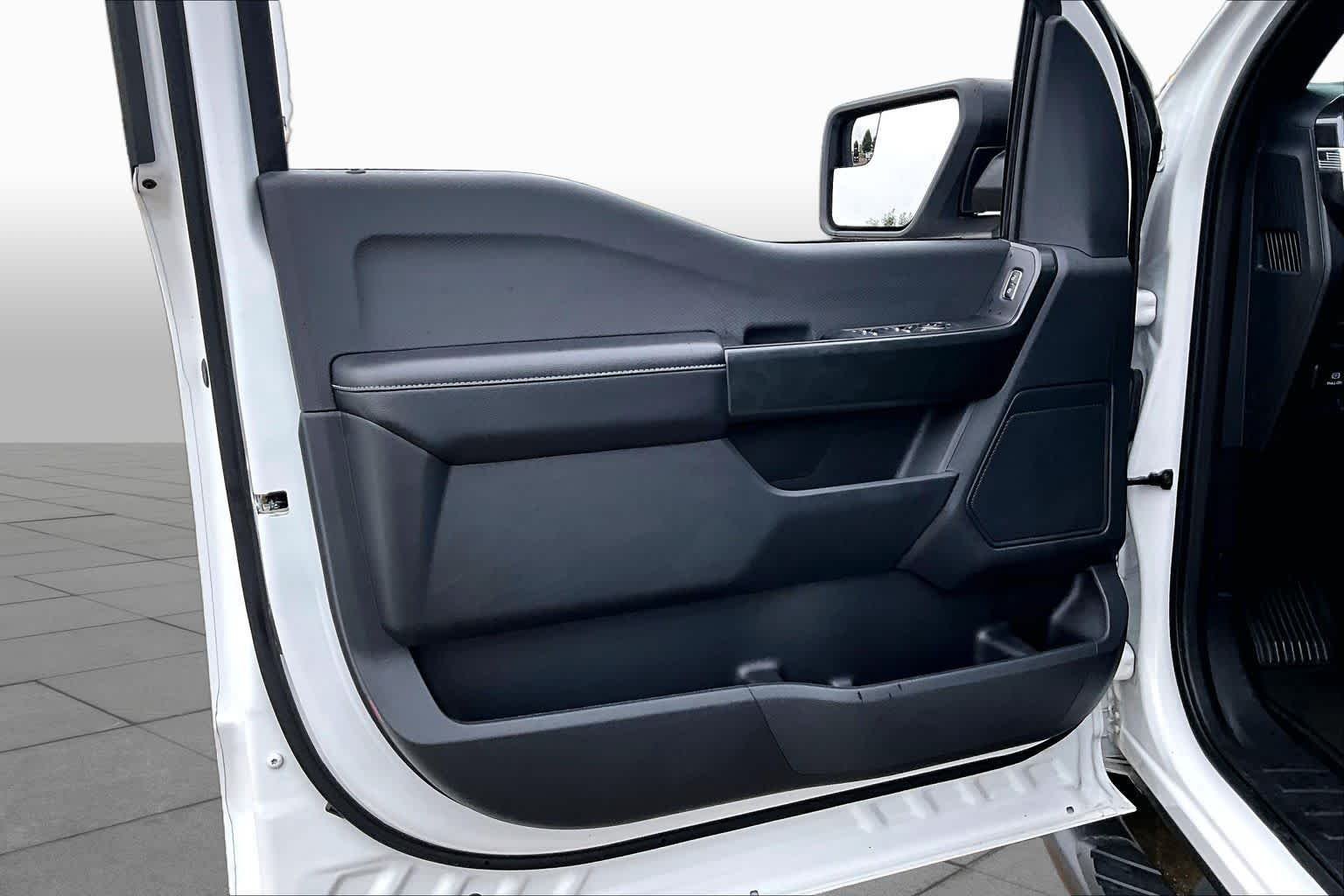 Used 2023 Oxford White Ford XL image 23