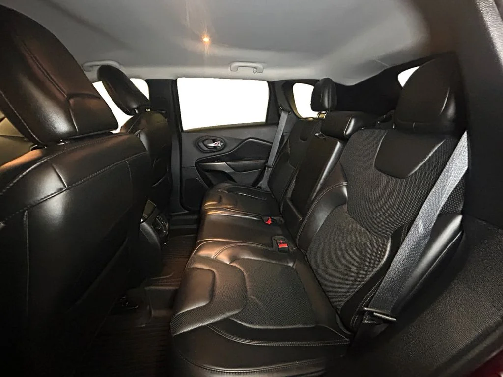 Used 2019 Velvet Red Pearlcoat Jeep Limited 4x4 image 14
