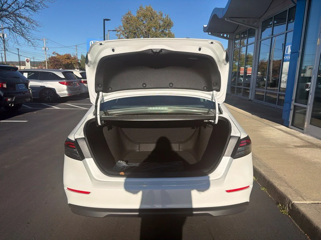 New 2026 Platinum White Pearl Honda LX image 8