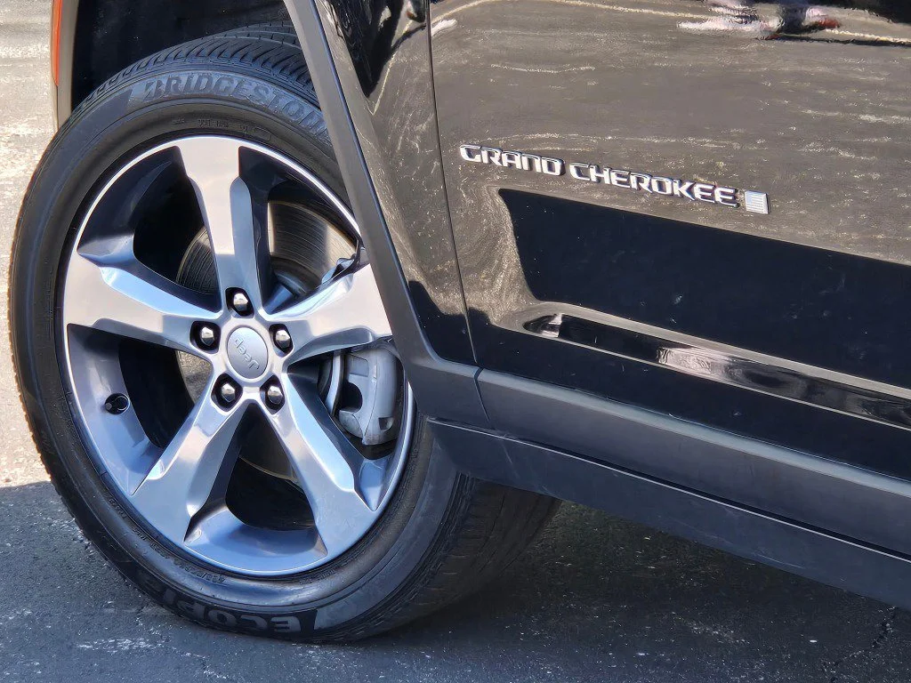 Used 2021 Black Jeep Limited 4x4 image 17
