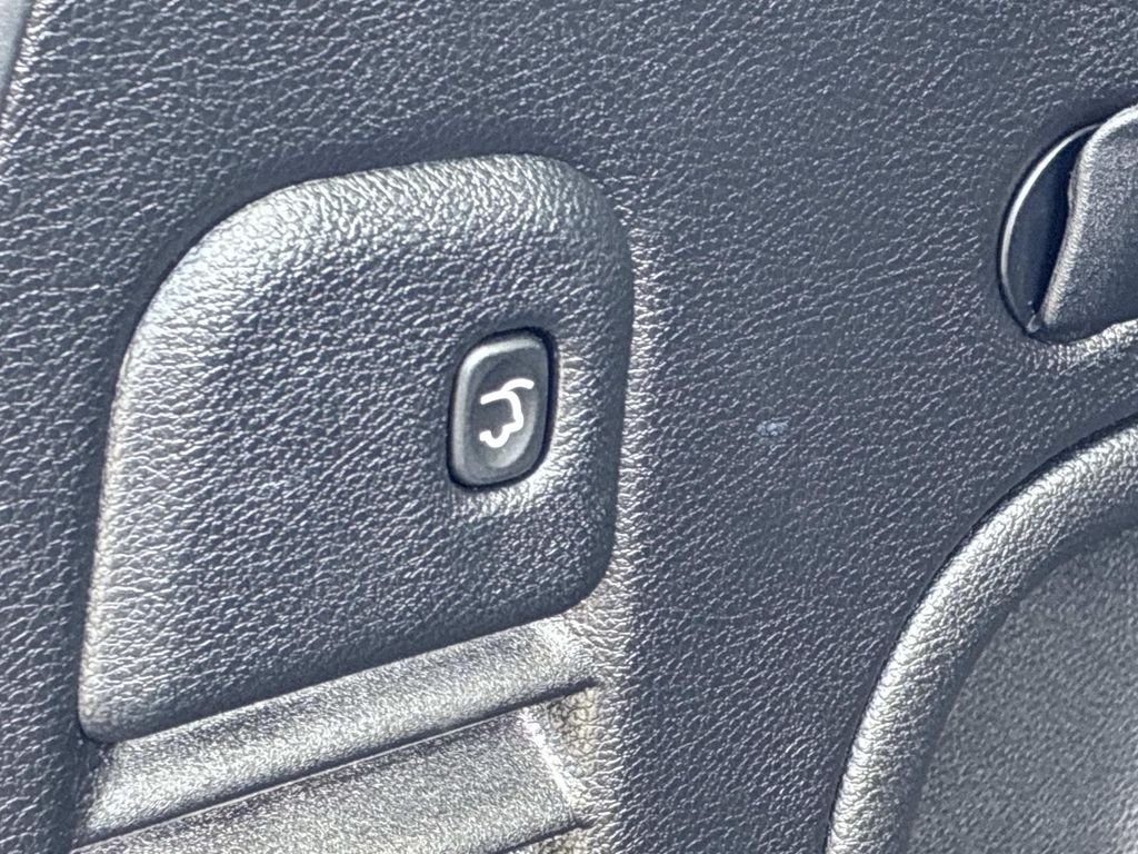 Used 2022 White Jeep Laredo X image 14