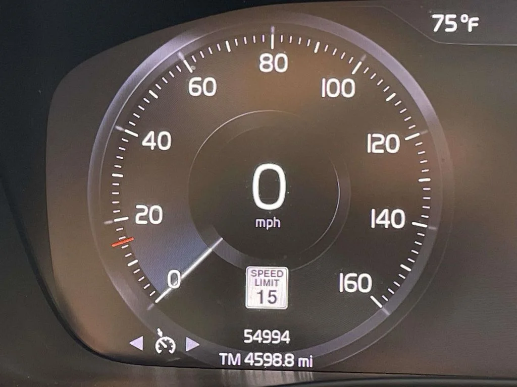 Used 2022 Glacier Silver Metallic Volvo Inscription image 15