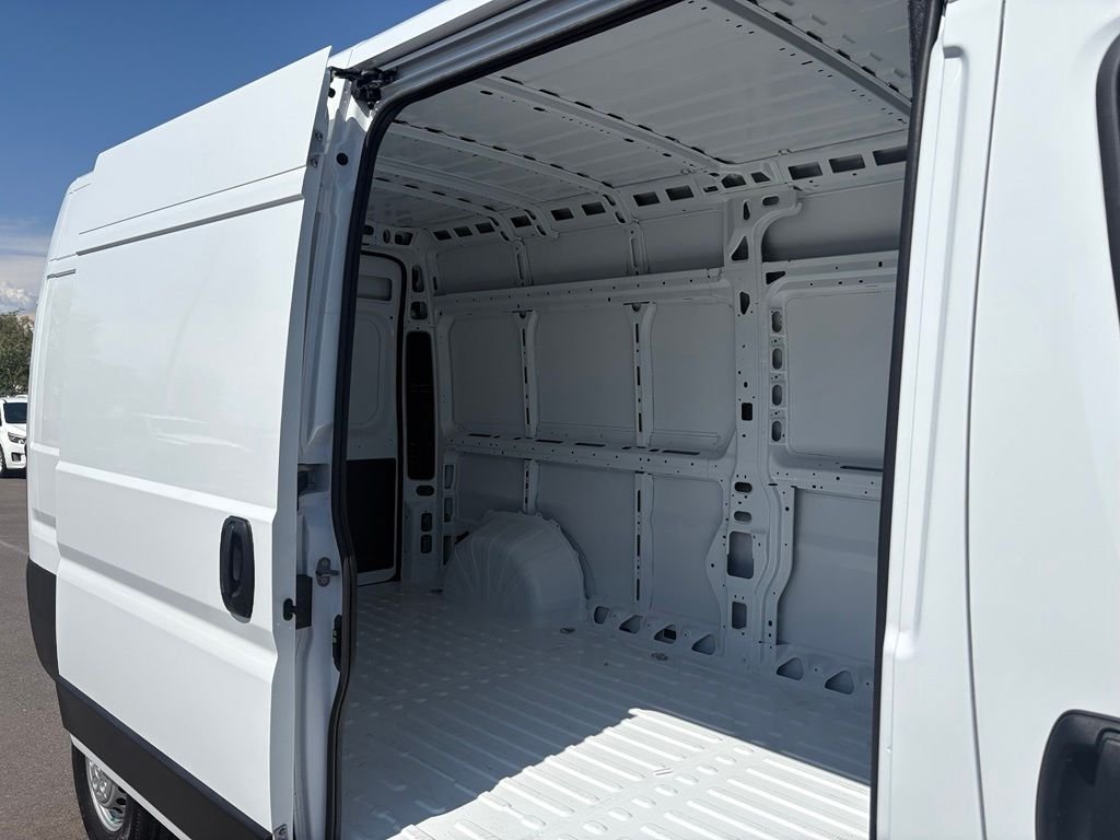 New 2026 Bright White Clear-Coat Exterior Paint RAM High Roof image 30