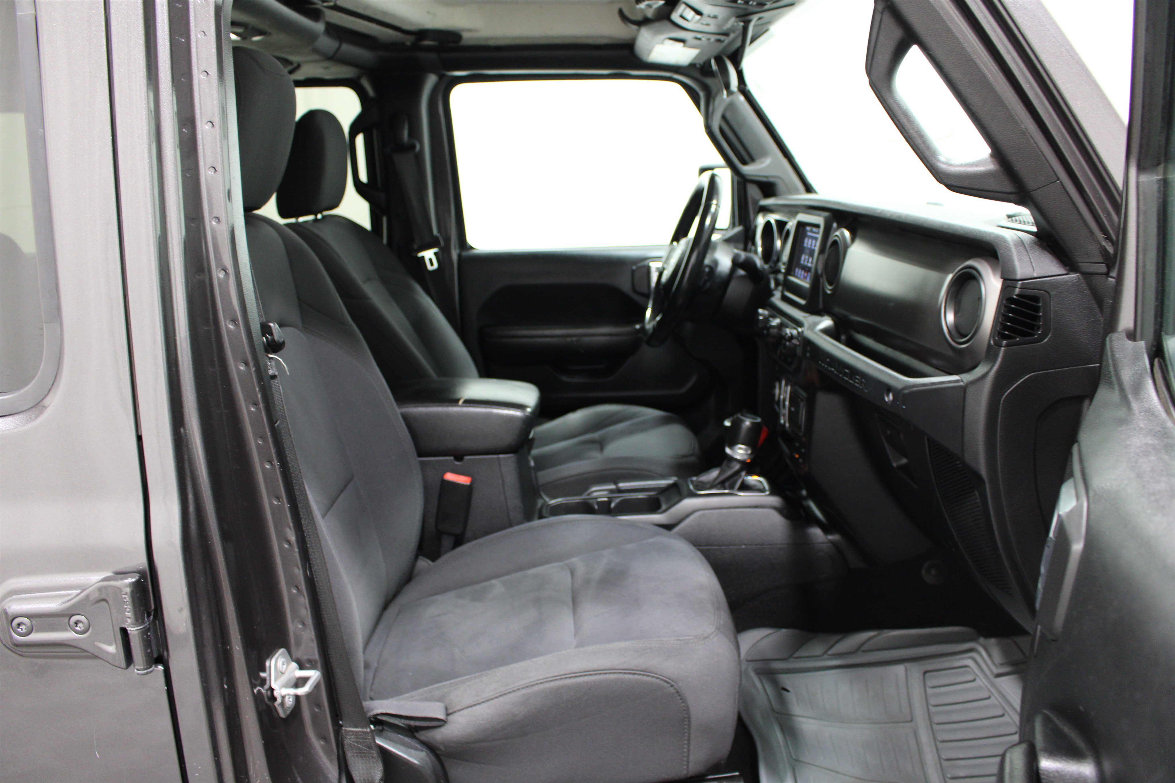 Used 2018 Granite Crystal Metallic Clearcoat Jeep Sport S image 24