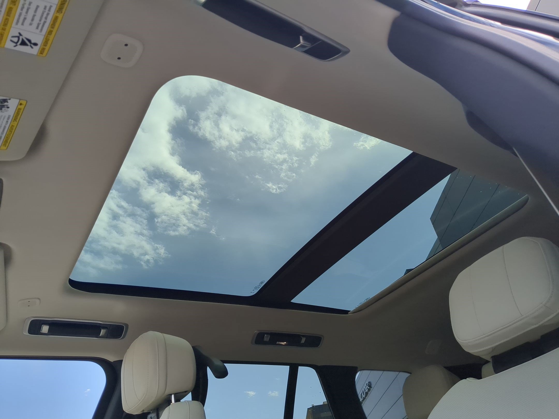 New 2027 Santorini Black Land Rover P530 SE image 24