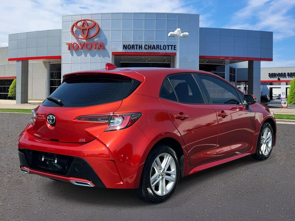 Used 2019  Toyota SE image 7