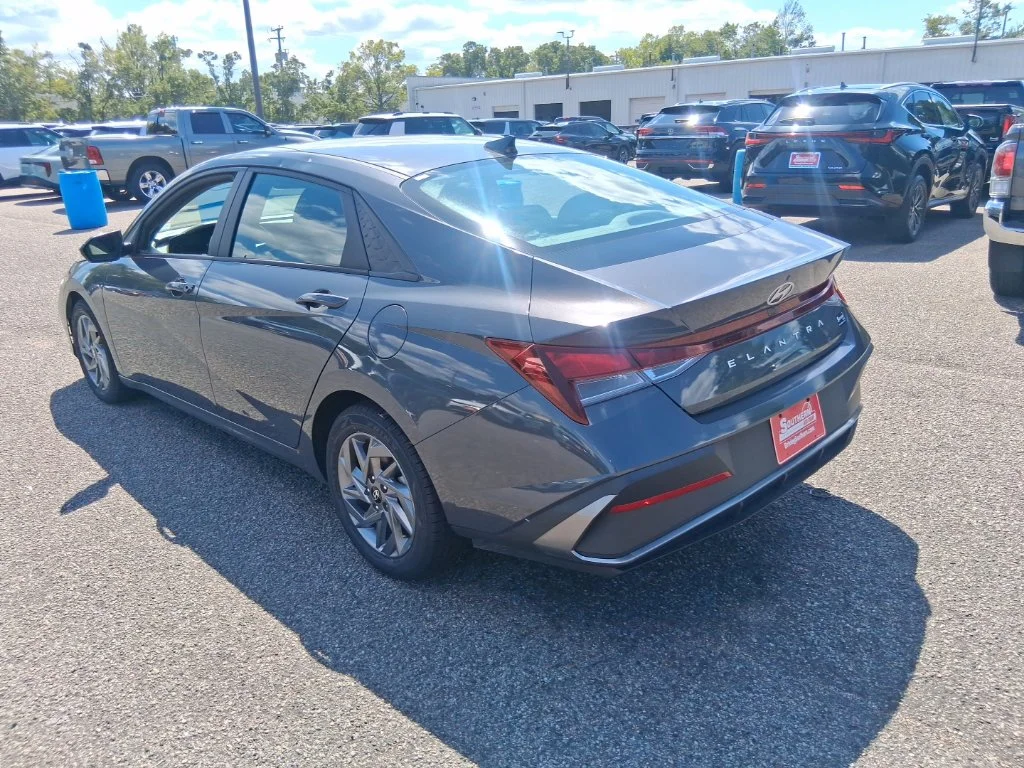 Used 2024 Gray Hyundai SEL image 7