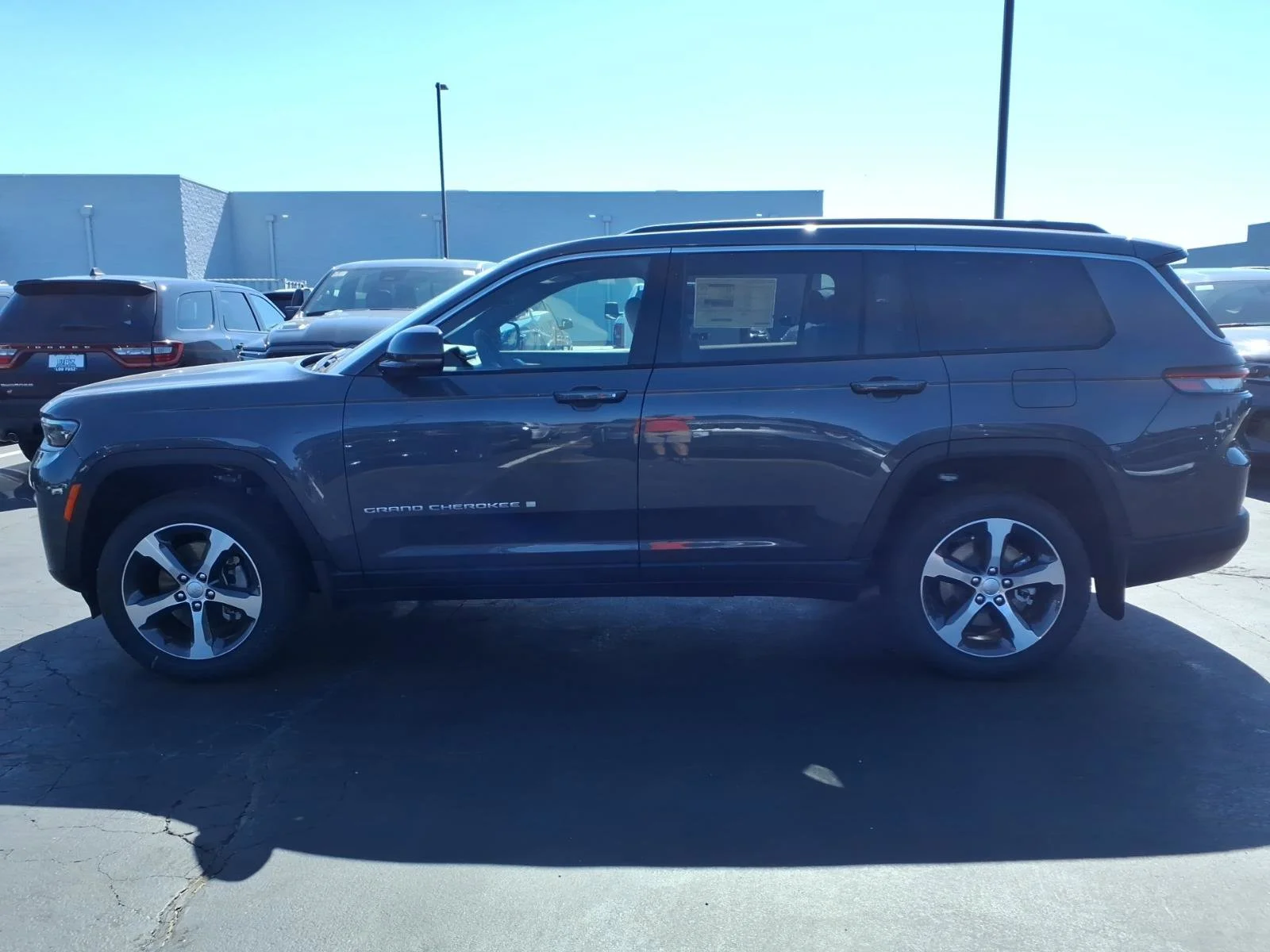 New 2026 Baltic Gray Metallic Clear-Coat Exterior Paint Jeep Limited image 3