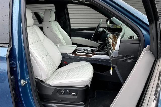 2026 Cadillac Escalade Platinum Sport - Photo 11