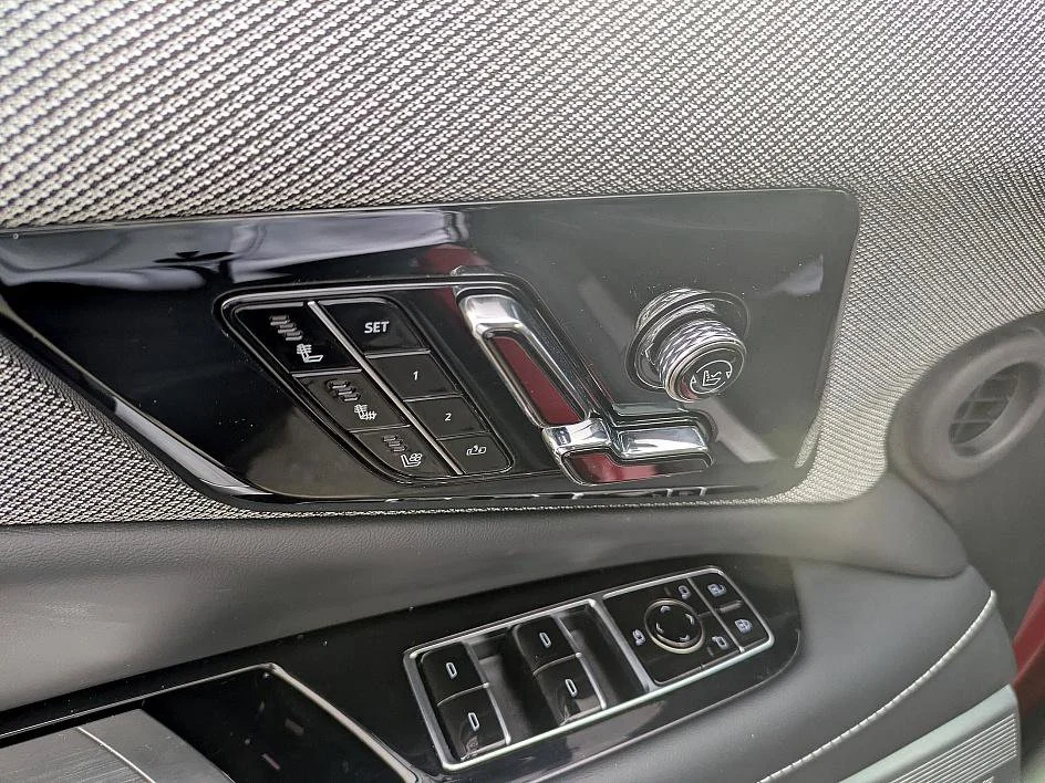 2025 Cadillac OPTIQ Luxury 2 - Photo 13