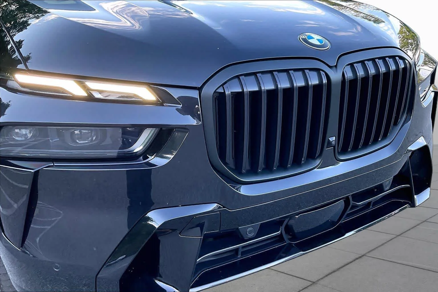 Used 2023 Black Sapphire Metallic BMW xDrive40i image 31