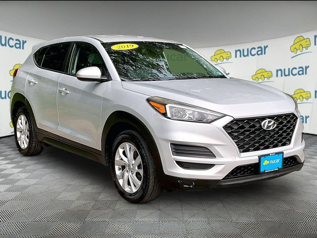 Used 2019 Silver Hyundai SE image 1
