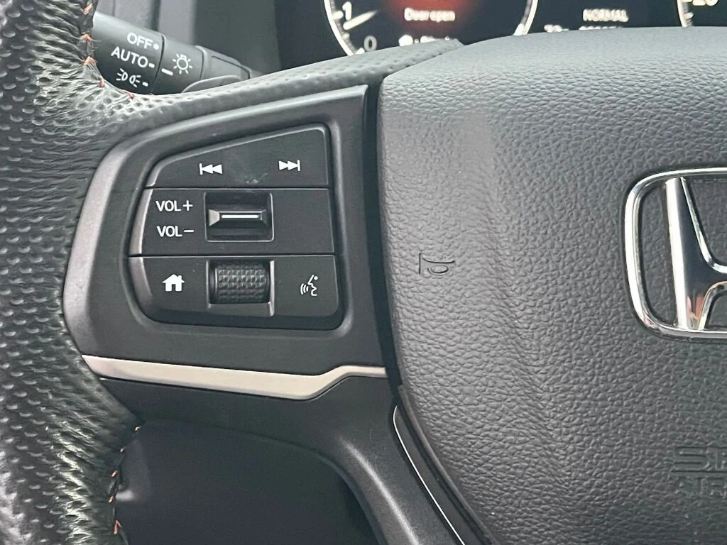 Used 2024 Diffused Sky Pearl Honda TrailSport image 18
