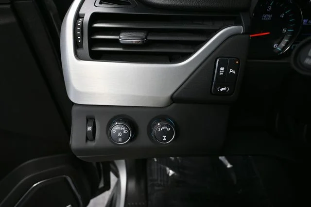Used 2020 Silver GMC SLE image 25