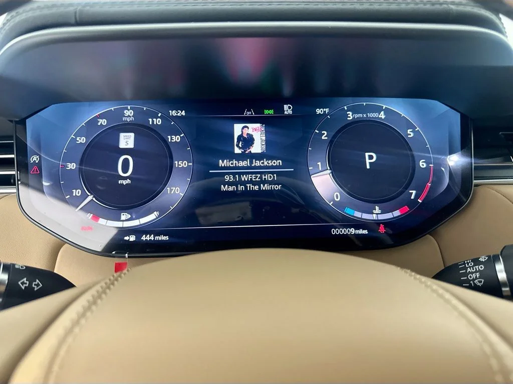 New 2026 Varesine Blue Land Rover Dynamic SE image 12