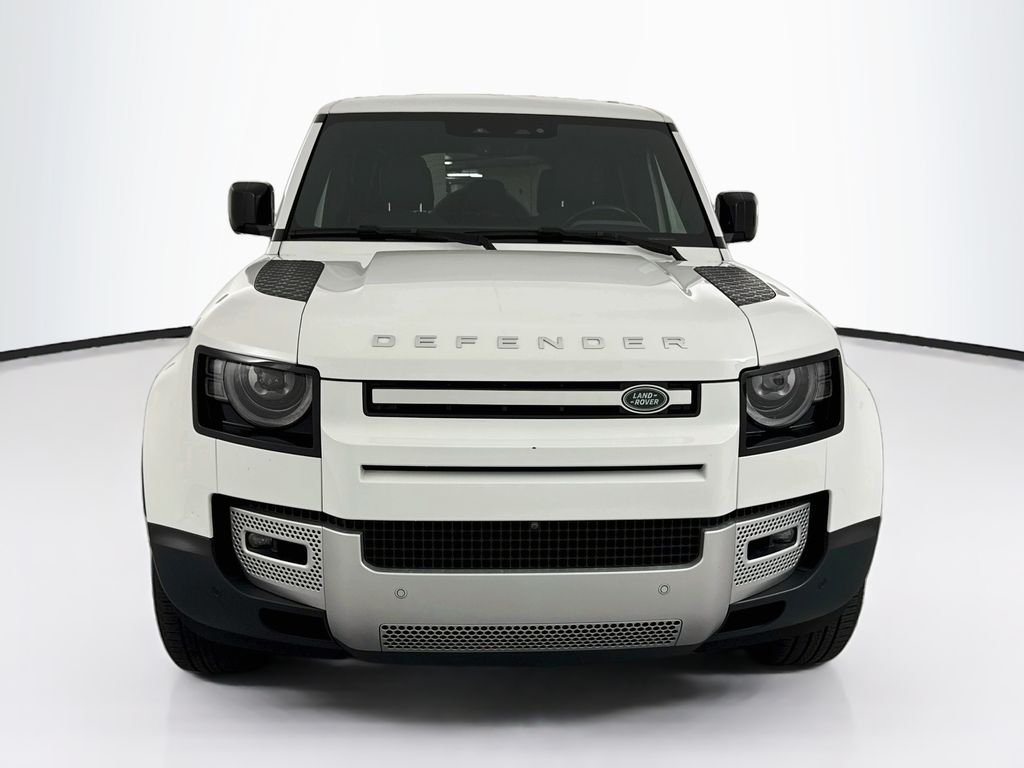 Used 2023 White Land Rover SE image 2