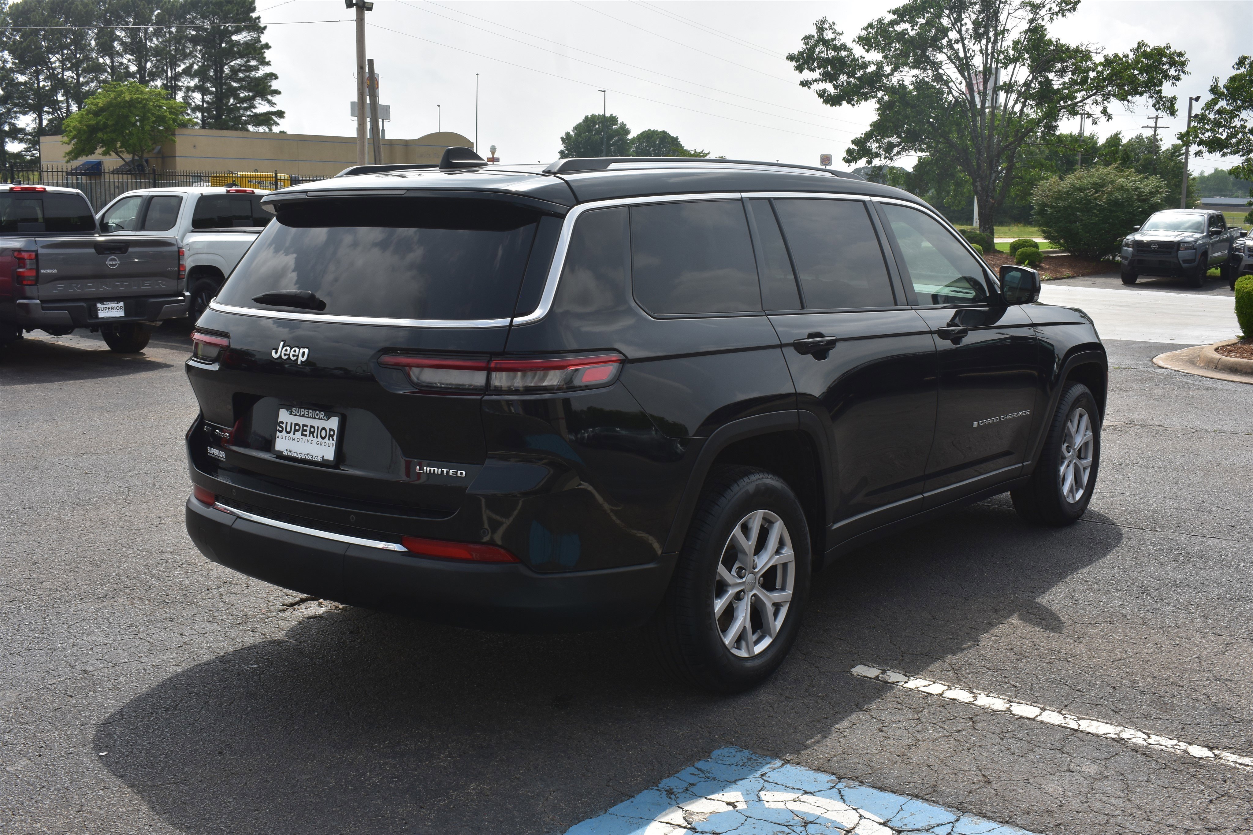 Used 2021 Diamond Black Crystal Pearlcoat Jeep Limited image 5
