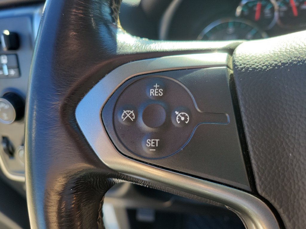 Used 2018 SUMMIT WHITE Chevrolet LT image 23