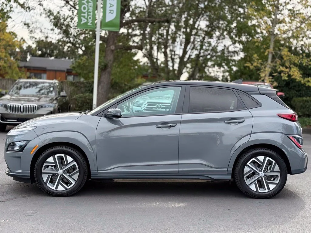 Used 2022 Hyundai Kona EV SEL with VIN KM8K23AG4NU138961 for sale in Beaverton, OR